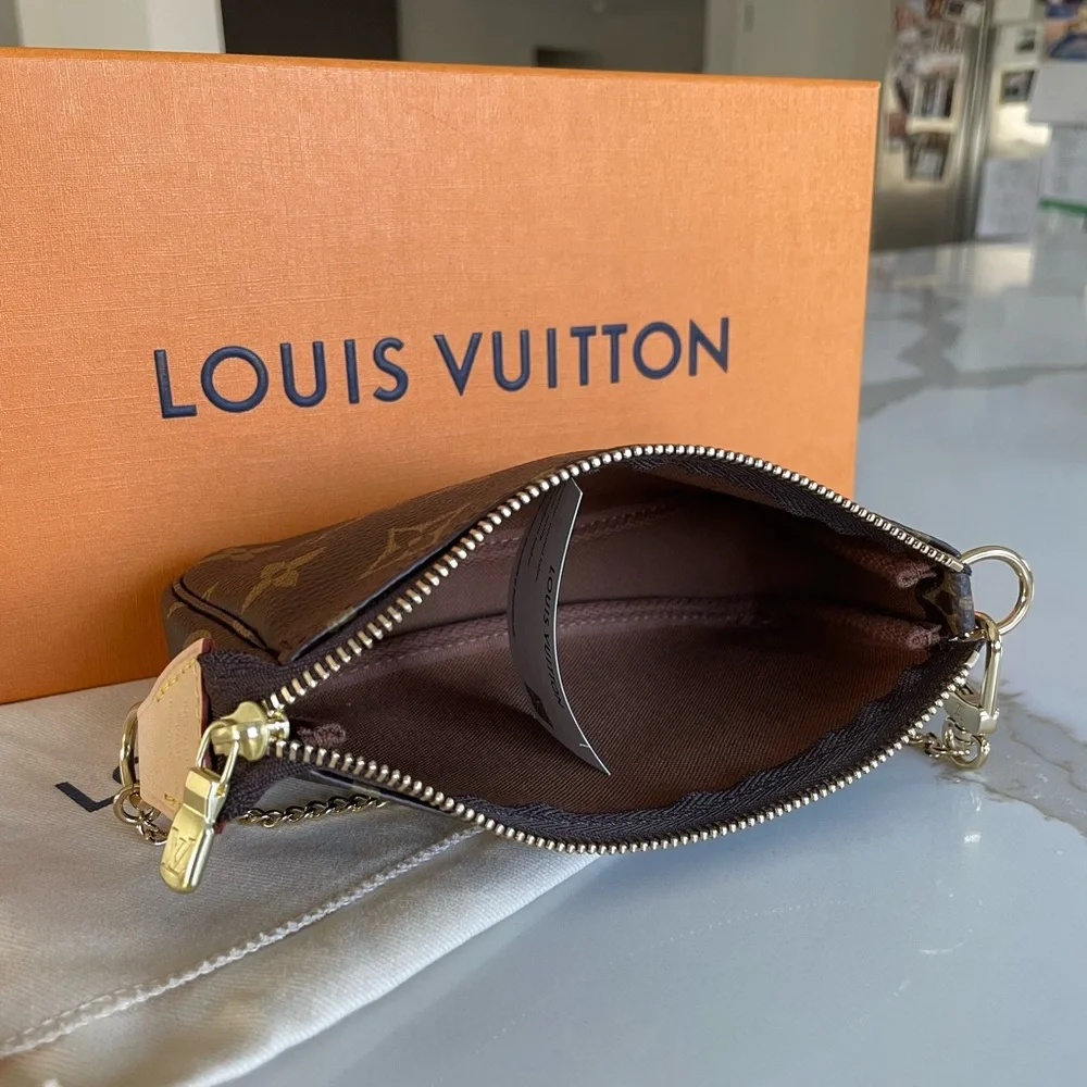 BRAND NEW Louis Vuitton Mini Pochette Accessoires in M O N O G R A M - Picture 2 of 9